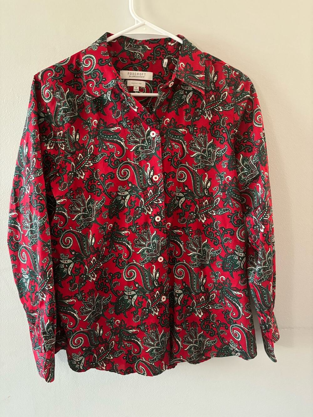Foxcroft for Appleseeds Top Women's 8 Red Green Paisley Button Down Shaped